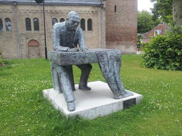 standbeeld vestdijk hoorn